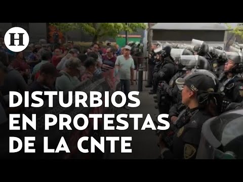 Maestros de la CNTE y policías de la CDMX se confrontaron afuera de Palacio Nacional