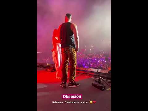 ¡Abrazados! Karolg y romeo santos cantaron obsesión en Puerto Rico ??