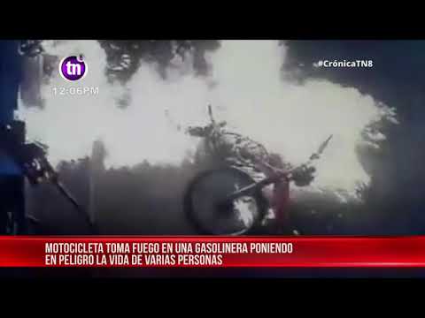 Imprudencia en gasolinera de Managua casi incinera a motociclista - Nicaragua