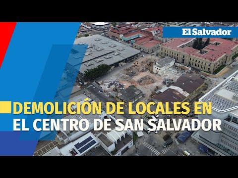 Edificios a un costado del Palacio Nacional de San Salvador son  demolidos