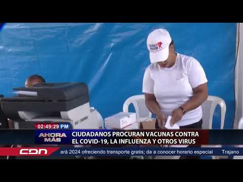 Ciudadanos procuran vacunas contra el COVID 19, la influenza y otros virus