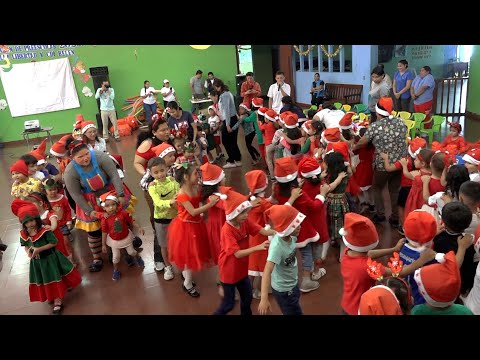 Niñez del CDI Claudia Chamorro participan en un festival navideño
