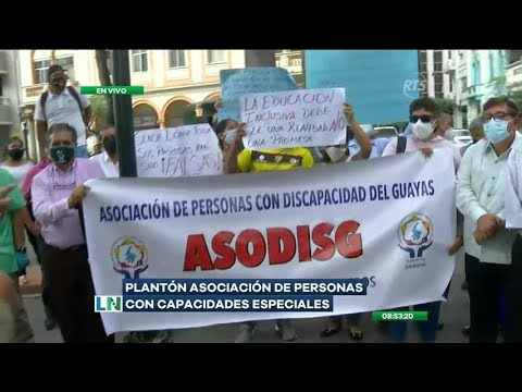 Se registra una protesta en los exteriores de la Fiscalía del Guayas