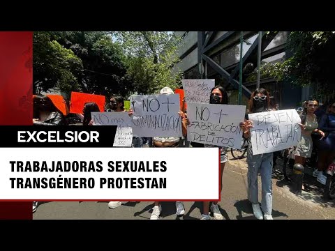 Trabajadoras sexuales transgénero se manifiestan afuera de la SSCCDMX