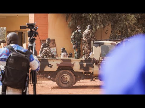 Les 46 soldats ivoiriens graciés par le Mali ont quitté Bamako pour Abidjan • FRANCE 24