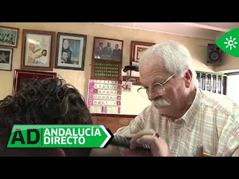 Andalucía Directo |  Conocemos a Requena, el barbero con más solera de San José del Valle