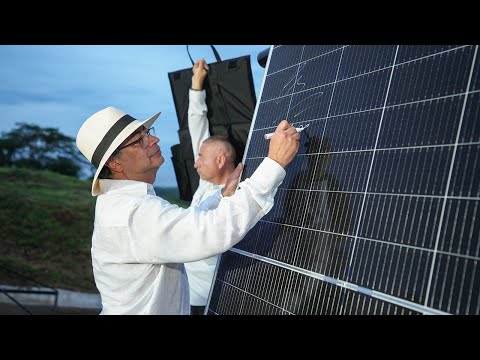 Presidente Petro durante la entrega del parque Bosques Solares de Bolívar en Sabanalarga, Atlántico