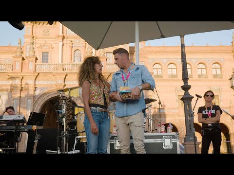 Joaquín Sánchez se cuela en el concierto de Rosario Flores en Sevilla - Joaquín, El Novato