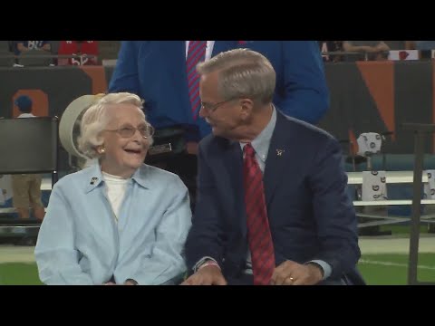 Virginia Halas McCaskey, longtime Bears owner and matriarch, dies at 102