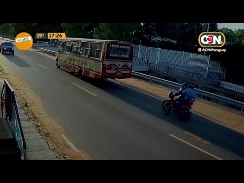 Ñemby: Chocaron contra un bus que frenó
