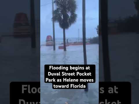 Flooding begins at Duval Street Pocket Park as Helene moves toward Florida. #hurricane #keywest