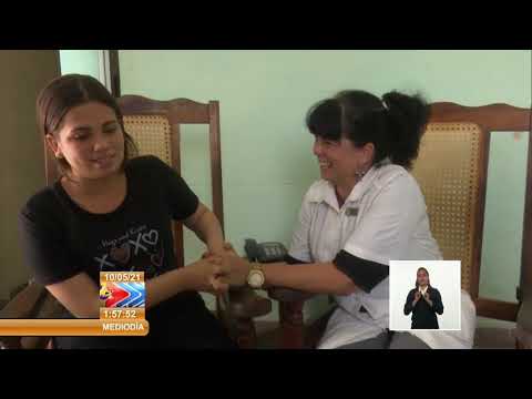 Cuba: Agradece madre a la Revolución, escuchar de su hija la palabra Mamá
