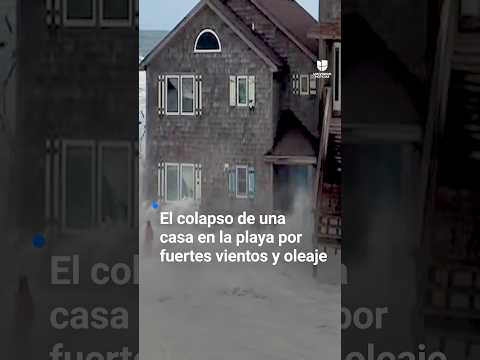 Así fue el colapso de una casa en una playa a causa del fuerte viento y el oleaje