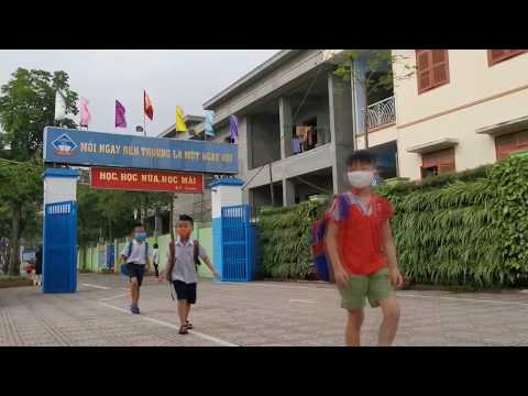 Estudiantes vietnamitas vuelven a la escuela tras restricciones por covid-19