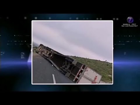 Volcadura de tráiler colapsa carretera 57, entre Nuevo León y SLP