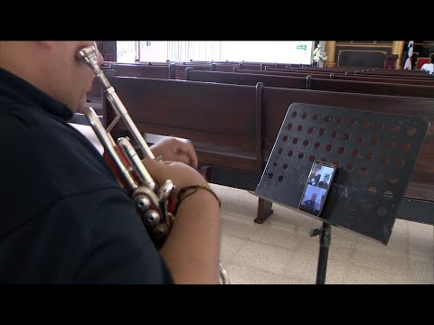 Clases virtuales de música ofrecidas por la Policía Nacional
