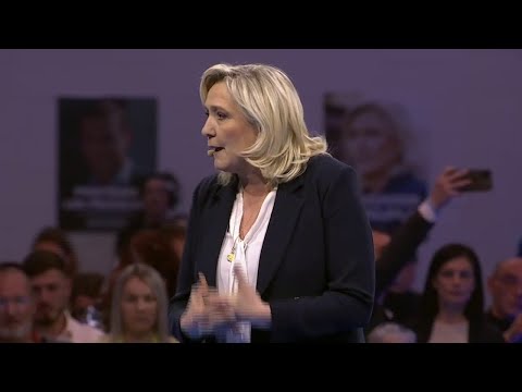 Marine Le Pen: Emmanuel Macron voulait mettre le pays 'en marche', il l'a mis en panne