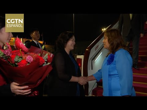 Presidenta peruana llega a Beijing