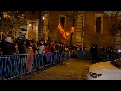 Mil personas protestan en Ferraz, sin incidentes, por decimonovena noche consecutiva