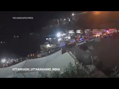 India: Rescatan 41 trabajadores atrapados en un túnel.