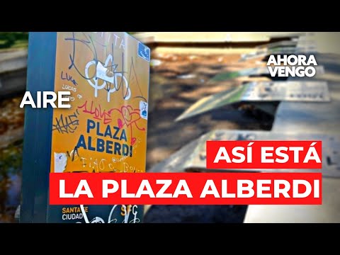 Vandalismo en la Plaza Alberdi: grafitis, placas dobladas y agua estancada