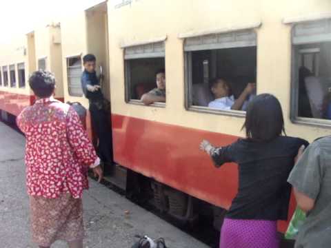 Video: Pagaliau įrodyta, - kad traukinys šikančių nelaukia!