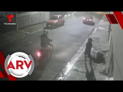Sicarios en moto asesinan a sangre fría a un hombre frente a su casa | Al Rojo Vivo | Telemundo