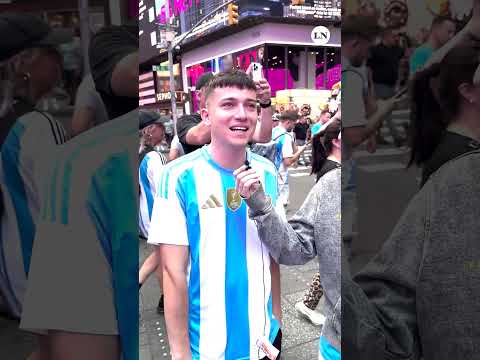 Banderazo argentino en Nueva York. La sorpresa de un policía local: ¿Qué hacen?