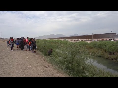 Migrants arrive to southern US border despite closure