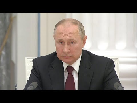Putin cumple 70 años entre derrotas y aislamiento