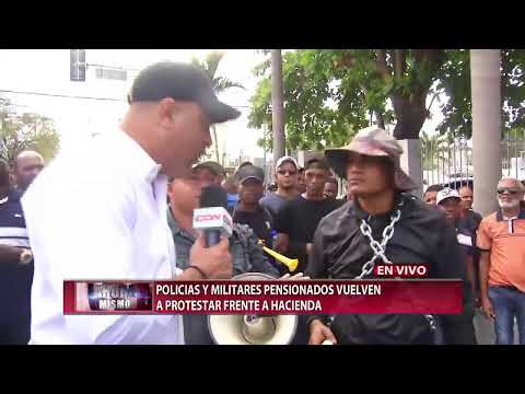 Policías y militares pensionados vuelven a protestar frente a Hacienda