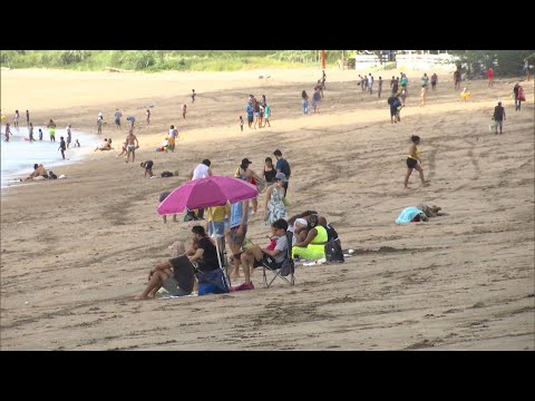 Cientos de personas acudieron a las playas este fin de semana