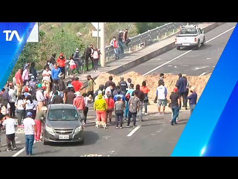 Cierres viales impidieron la movilización de cientos de personas en Quito