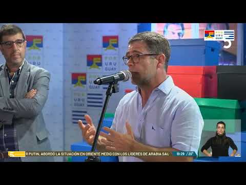 Donan bibioteca personal de Tabaré Vázquez al Frente Amplio