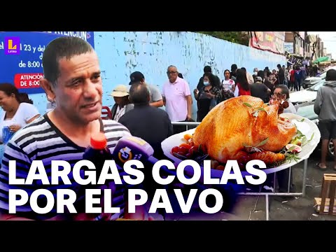 Decenas de vecinos esperan su pavo en el Estadio Guadalupano de Los Olivos
