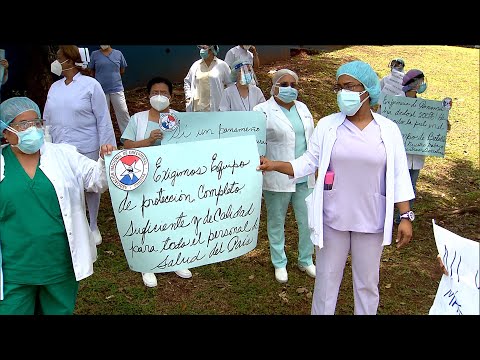 Enfermeras muestran en protestas cómo se las han ingeniado para protegerse