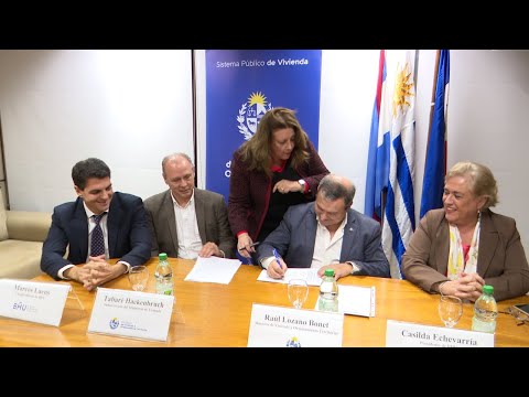 Imágenes de la firma de convenio entre Vivienda y el Banco Hipotecario del Uruguay