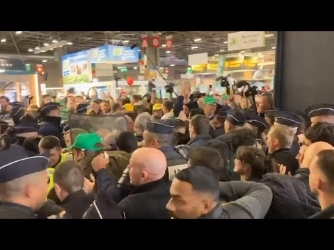 Riot police push back crowd trying to get close to Macron at farmers' fair