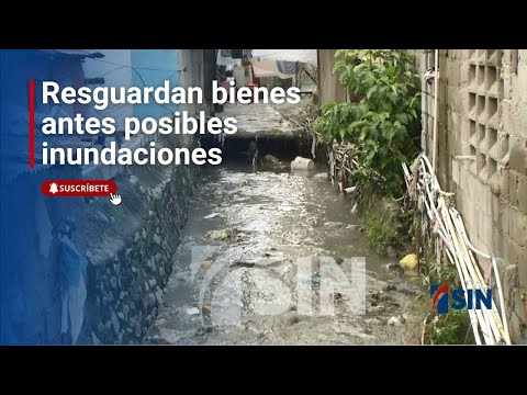 Resguardan sus bienes antes posibles inundaciones