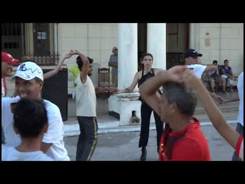 Manzanilleros bailan rueda de casino en homenaje al día del Son cubano