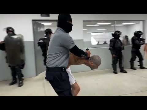Trasladan a primeros 2.000 pandilleros a megacárcel de El SalvadorSan Salvador, El Salvador