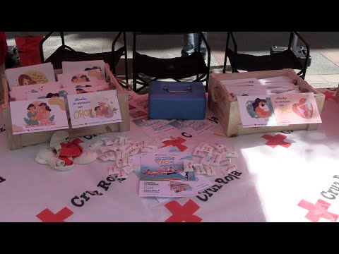'Una madre de oro', campaña de Cruz Roja para felicitarlas en su día