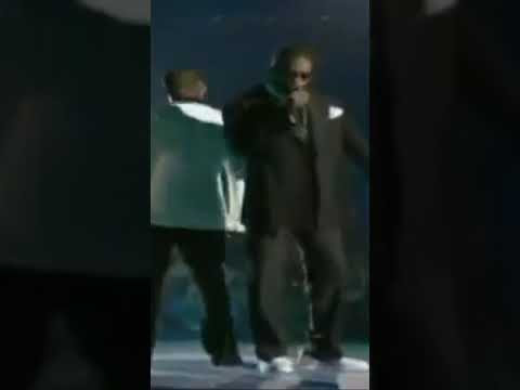 The way Kanye and Jamie Foxx introduced Gold Digger was epic