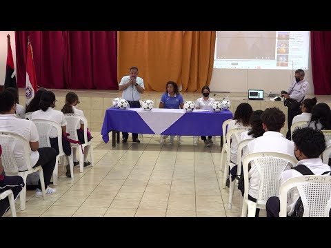 Mined y UNAN-Managua imparten taller para promover el fútbol femenino