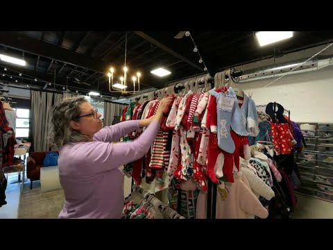 Canadians turning to thrift stores for Christmas shopping