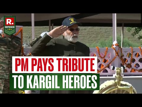 PM Modi Pays Tribute To Kargil War Heroes An Drass Memorial | Kargil Vijay Diwas