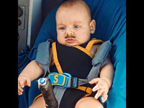 Superlópez (2018) | This kid has all of Superman's skills. 🦸🍼🥴🛸