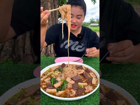 ก๋วยจั๊บซดร้อนๆแซ่บหลายจ้า