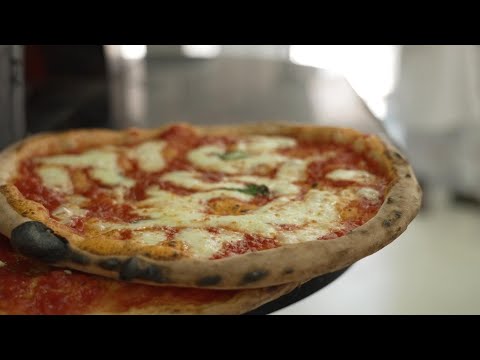 A crust above: What makes the perfect Neapolitan pizza?