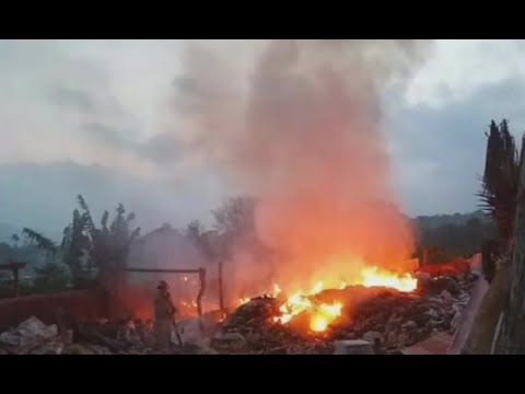 Recicladora prende en llamas en Ciudad Vieja